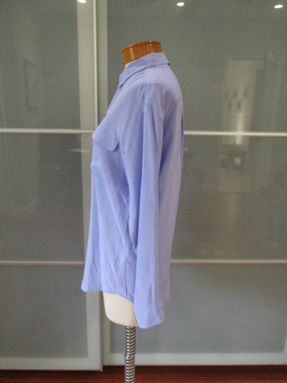 Equipment Femme Signature 100% Silk Blouse - Picture 2 of 5